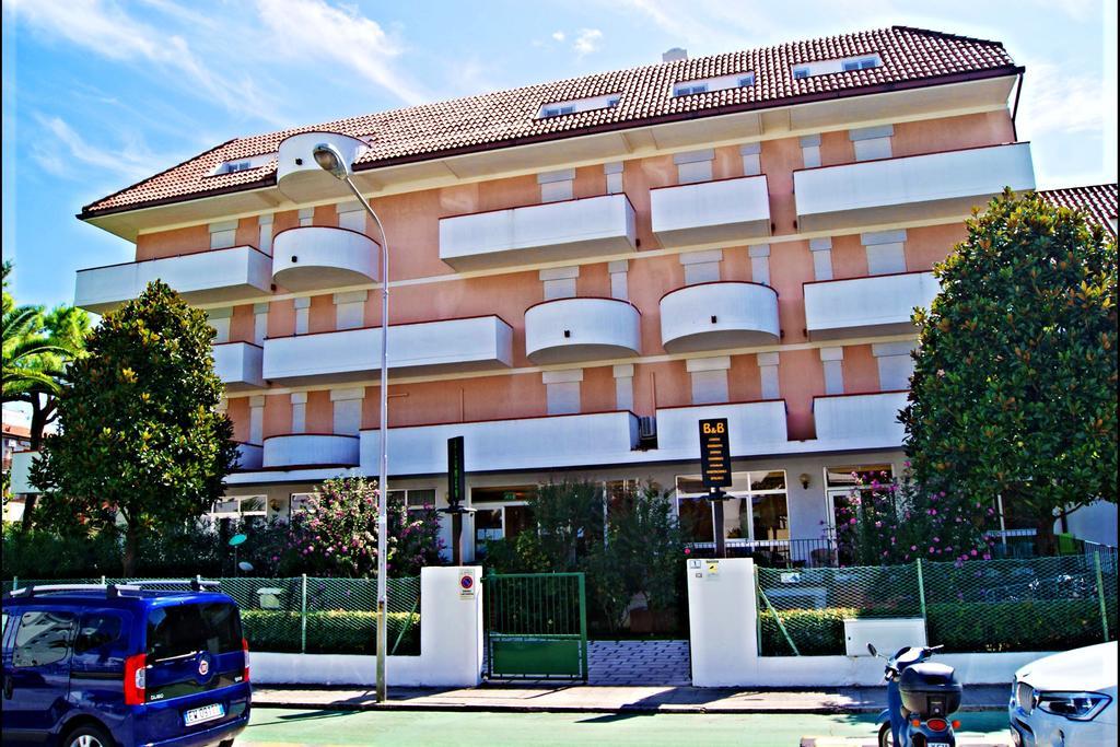 Hotel Blumen サン・ベネデット・デル・トロント エクステリア 写真