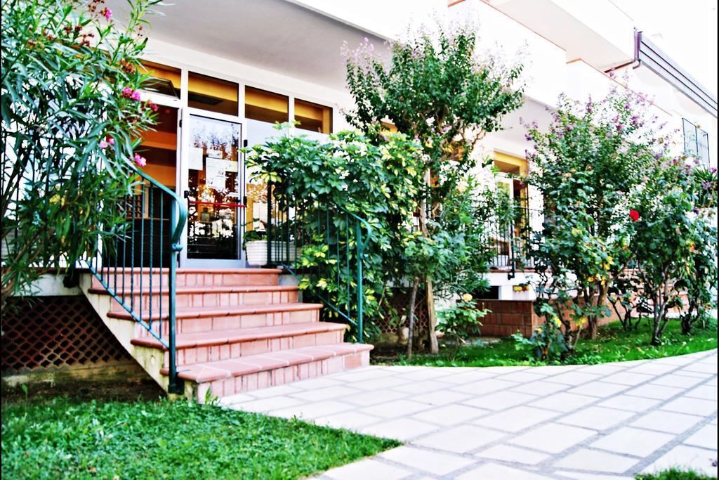 Hotel Blumen サン・ベネデット・デル・トロント エクステリア 写真